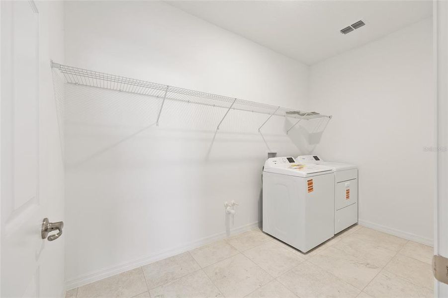 Spacious, unfurnished interior of a new home in Calesa Township, Ocala (Image 33).