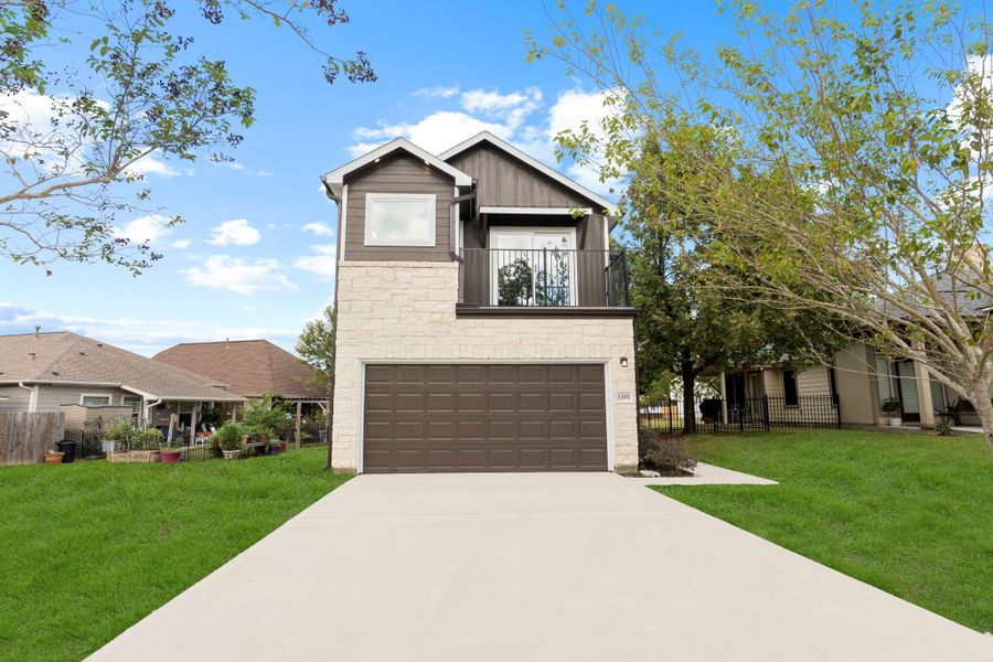 This stunning new custom home features a beautiful stone elevation and outdoor recessed lighting that surrounds the entire exterior, giving the home a truly custom glow in the evenings. You’ll love the convenience of the full gutter system, garage door opener, sprinkler system, and more. All of this is just minutes from the nearby boat ramp, perfect for enjoying peaceful morning rides on the water. This stunning new custom home features a beautiful stone elevation and outdoor recessed lighting that surrounds the entire exterior, giving the home a truly custom glow in the evenings. You’ll love the convenience of the full gutter system, garage door opener, sprinkler system, and more. All of this is just minutes from the nearby boat ramp, perfect for enjoying peaceful morning rides on the water.