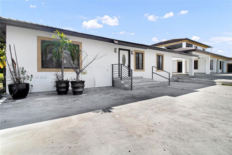 Exterior details and patio area of a home in , Miami (Image 18).