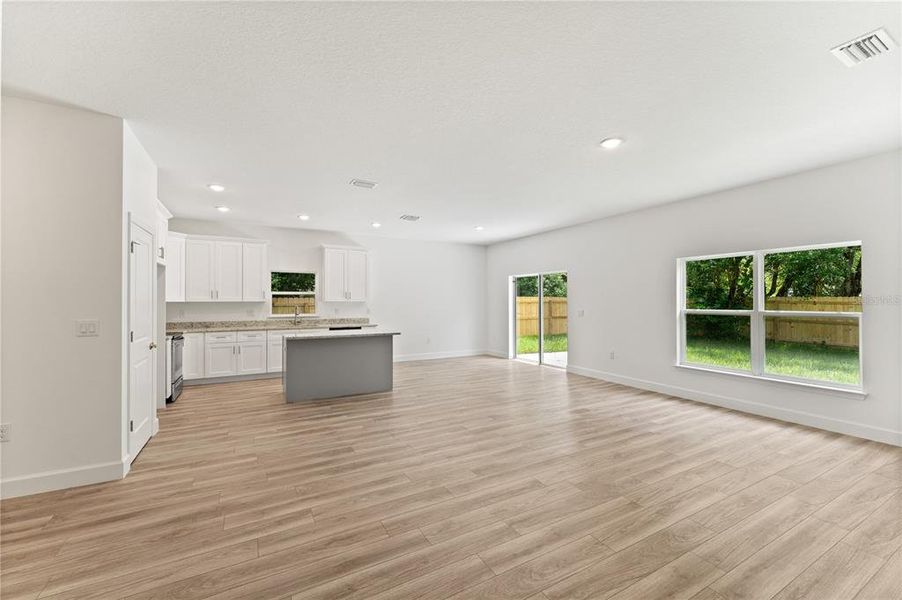 Spacious, unfurnished interior of a new home in , Sanford (Image 24).