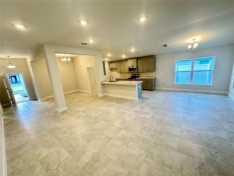 Spacious, unfurnished interior of a new home in Oak Hill Plantation, Ocala (Image 5). Spacious, unfurnished interior of a new home in Oak Hill Plantation, Ocala (Image 5).