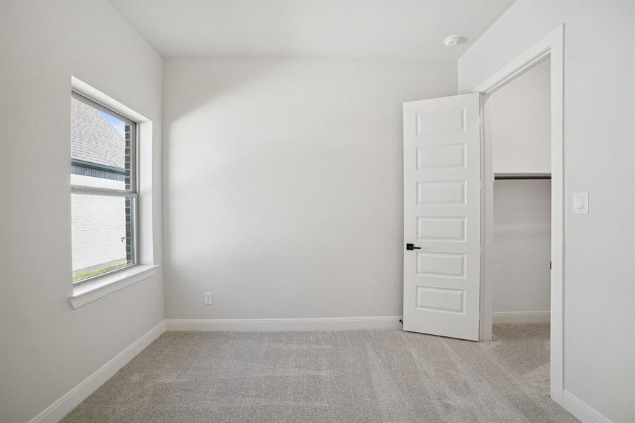 Spacious, unfurnished interior of a new home in Myrtle Creek, Waxahachie (Image 29). Spacious, unfurnished interior of a new home in Myrtle Creek, Waxahachie (Image 29).