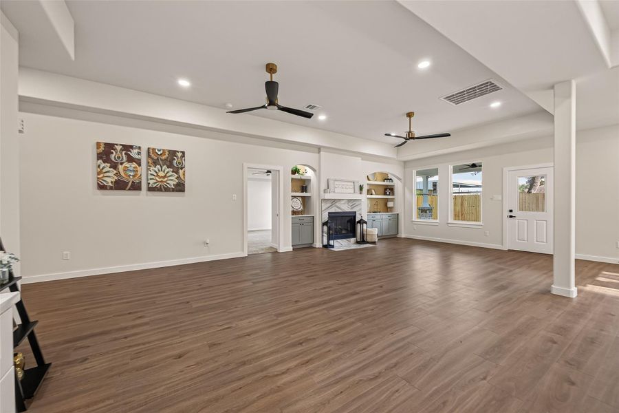 Spacious, unfurnished interior of a new home in , Deer Park (Image 13).