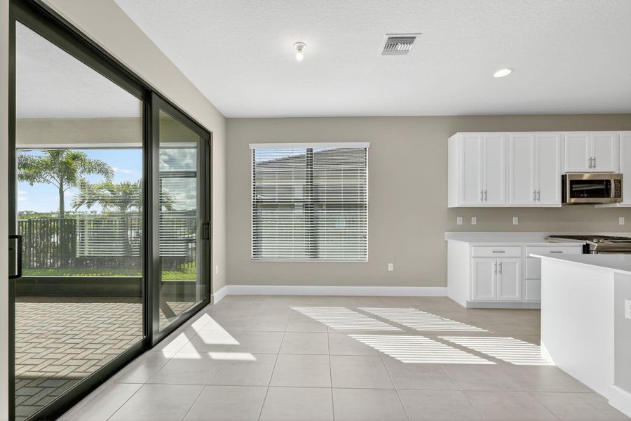 Spacious, unfurnished interior of a new home in , Port St. Lucie (Image 33).