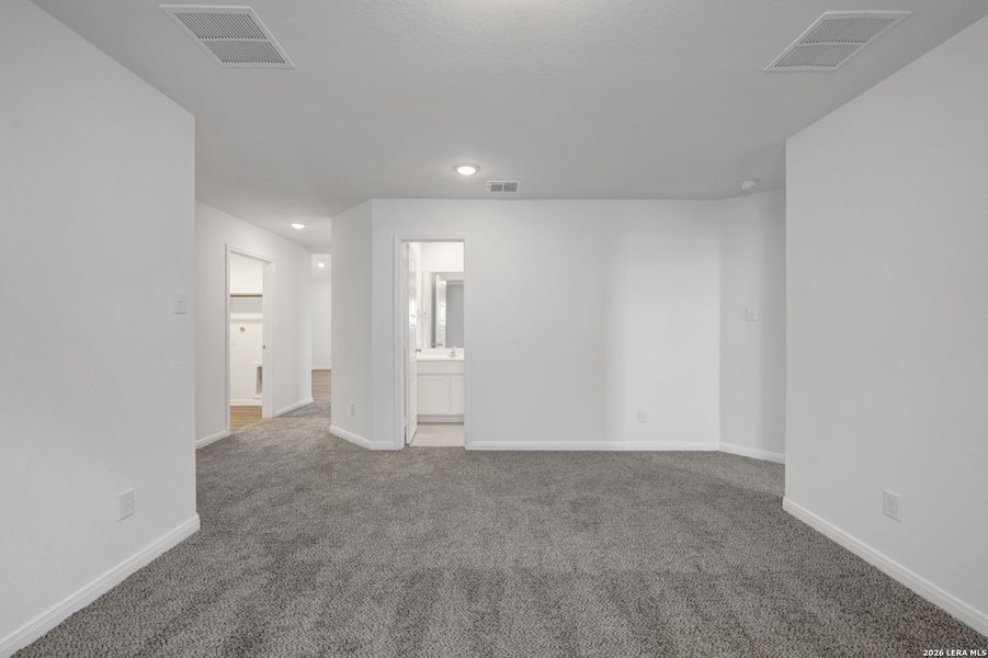 Spacious, unfurnished interior of a new home in Greenspoint Heights, Seguin (Image 50).