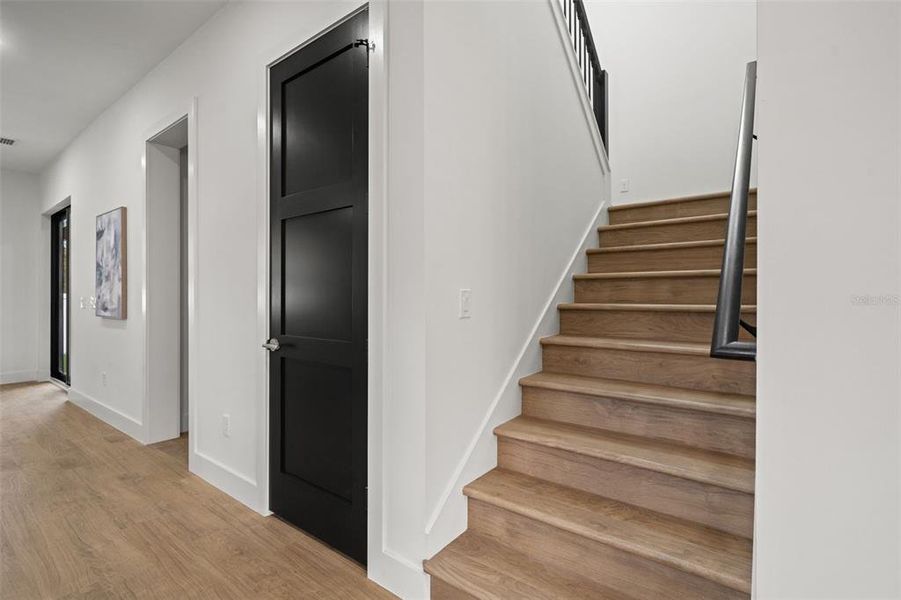 Spacious, unfurnished interior of a new home in , Tampa (Image 26).
