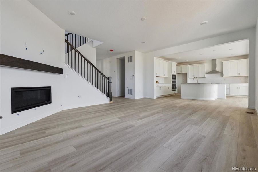 Spacious, unfurnished interior of a new home in Harvest Crossing, Aurora (Image 16).