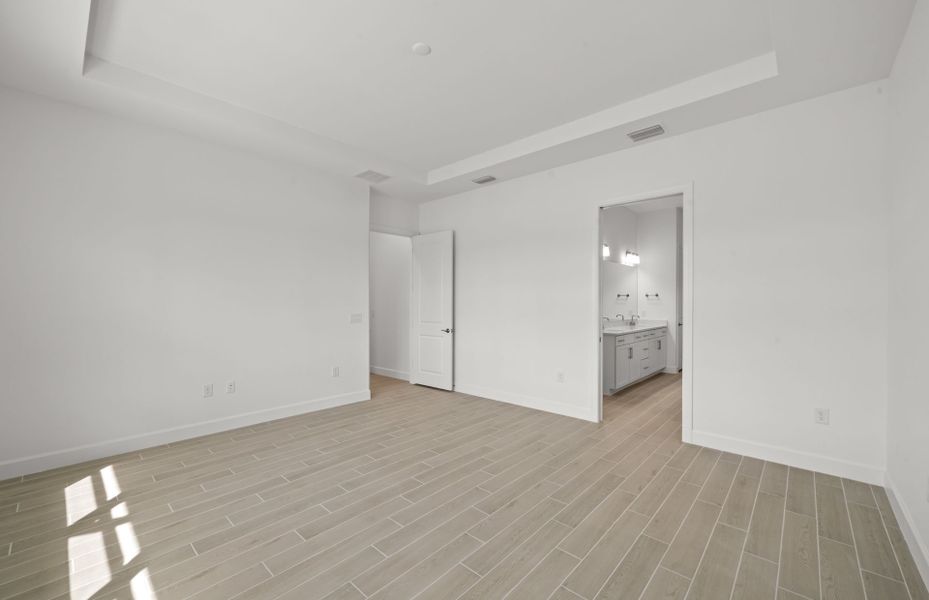 Spacious, unfurnished interior of a new home in Terreno, Naples (Image 15).
