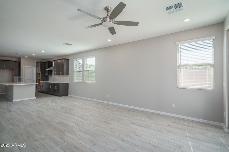 8) GREAT ROOM 8) GREAT ROOM