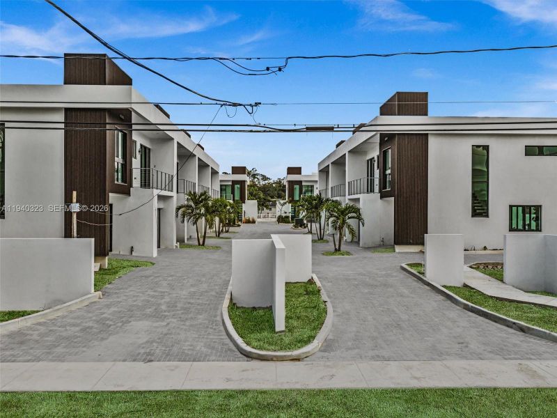 Image 87 of a home in .