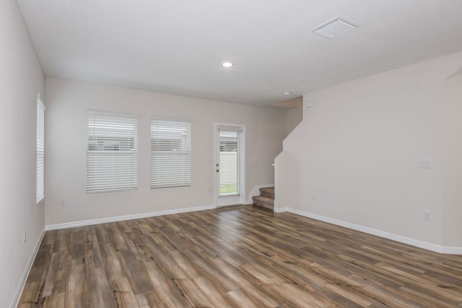 Spacious, unfurnished interior of a new home in Pasadena Woods, Dade City (Image 15).