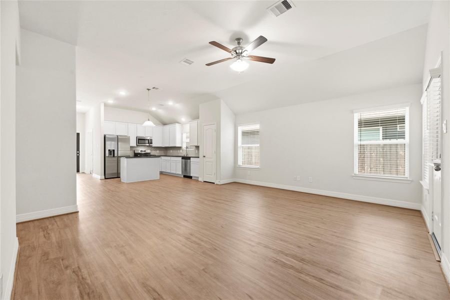 Spacious, unfurnished interior of a new home in , Fulshear (Image 15).