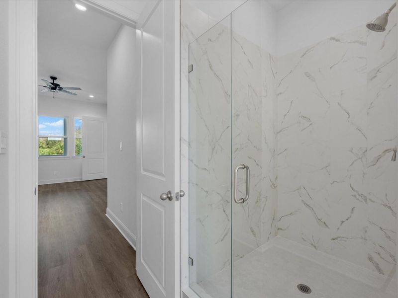 Spacious, unfurnished interior of a new home in , Galveston (Image 13).