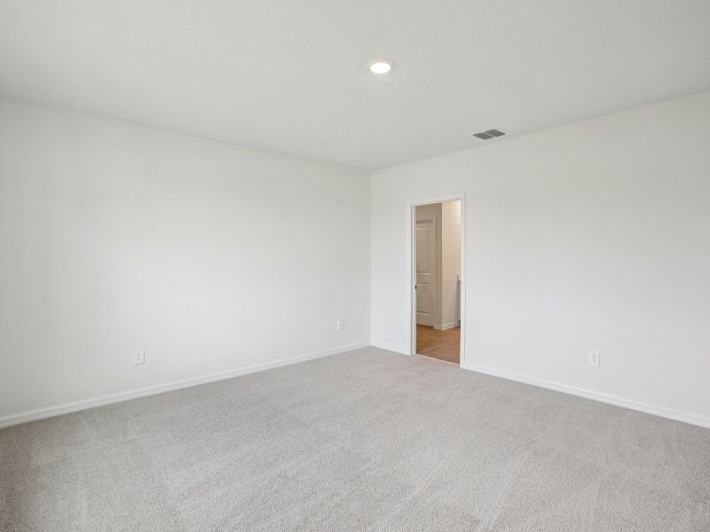 Spacious, unfurnished interior of a new home in The Grove at Stuart Crossing - Classic Series, Bartow (Image 12).