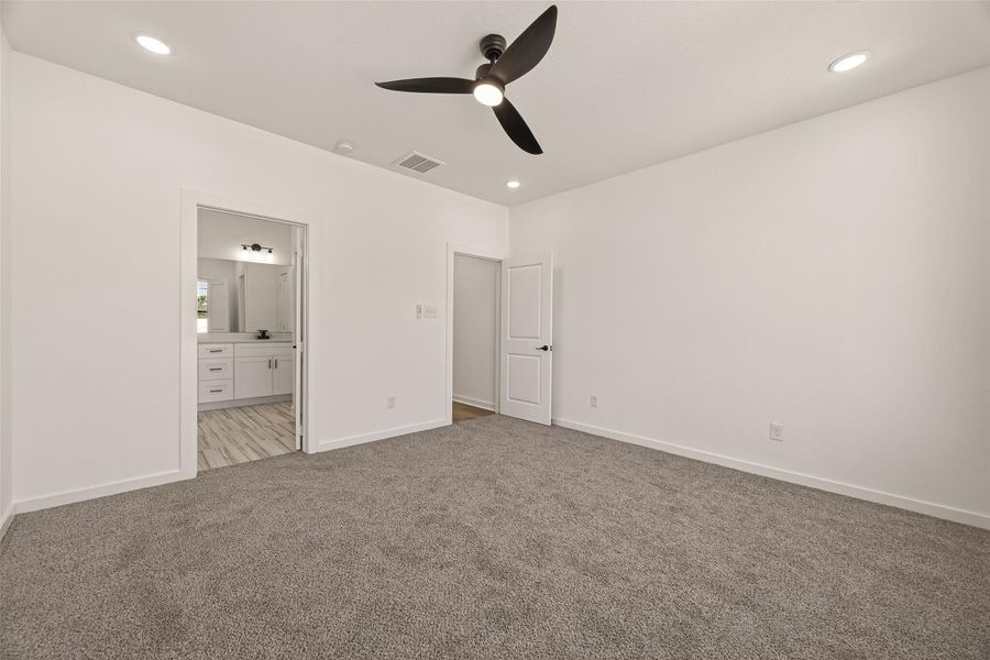 Spacious, unfurnished interior of a new home in , Houston (Image 16).