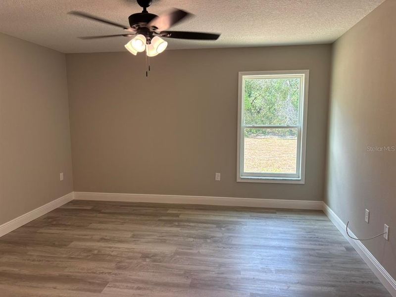 Spacious, unfurnished interior of a new home in , Dunnellon (Image 19).
