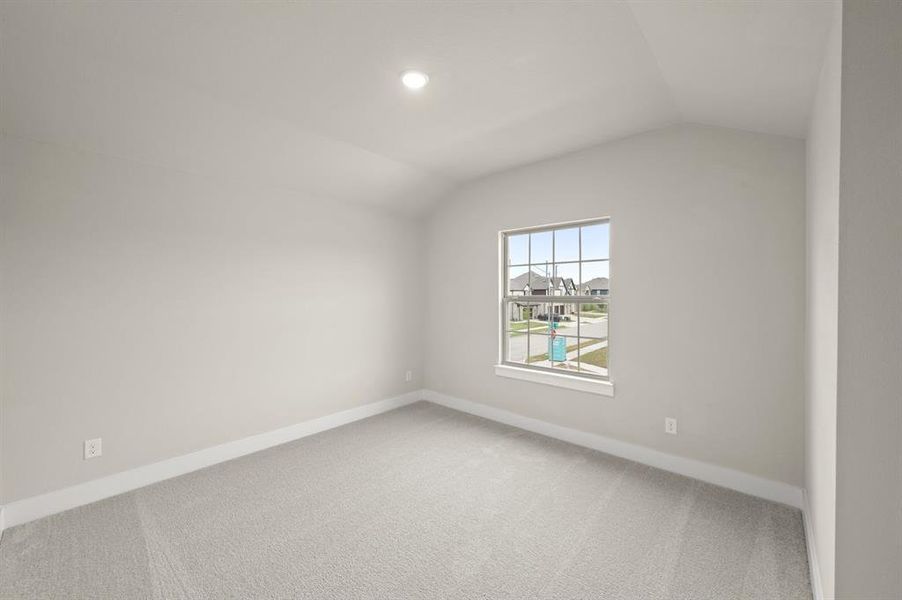 Spacious, unfurnished interior of a new home in Llano Springs, Fort Worth (Image 21).