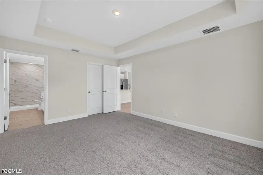 Spacious, unfurnished interior of a new home in Cape Coral, Cape Coral (Image 25).