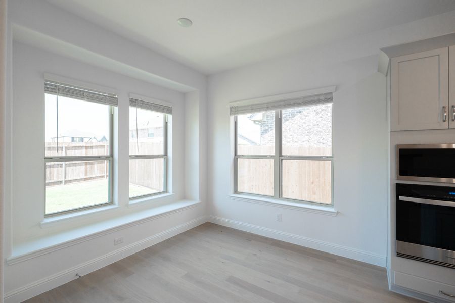 Spacious, unfurnished interior of a new home in Valencia on the Lake, Little Elm (Image 21).