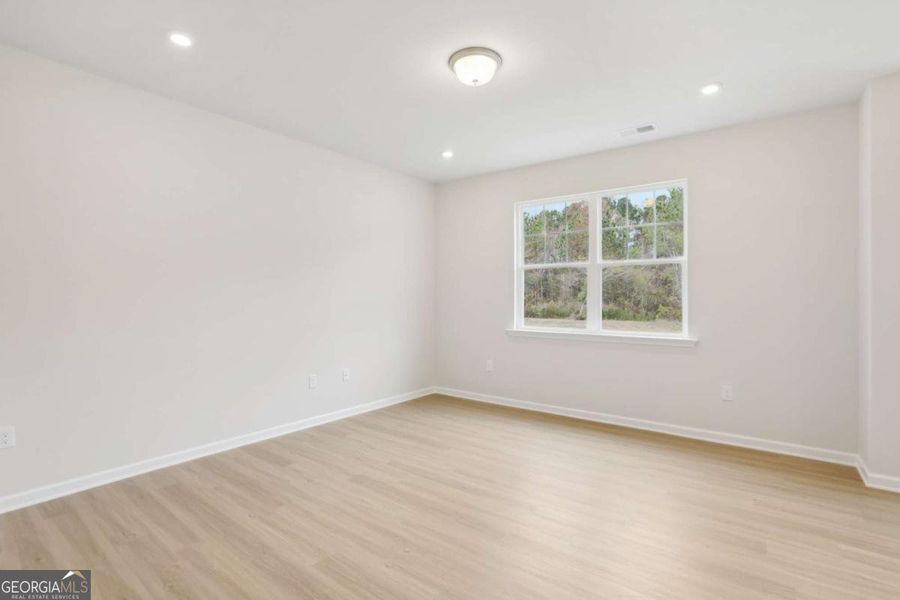 Spacious, unfurnished interior of a new home in Stonebridge North, Macon (Image 9).