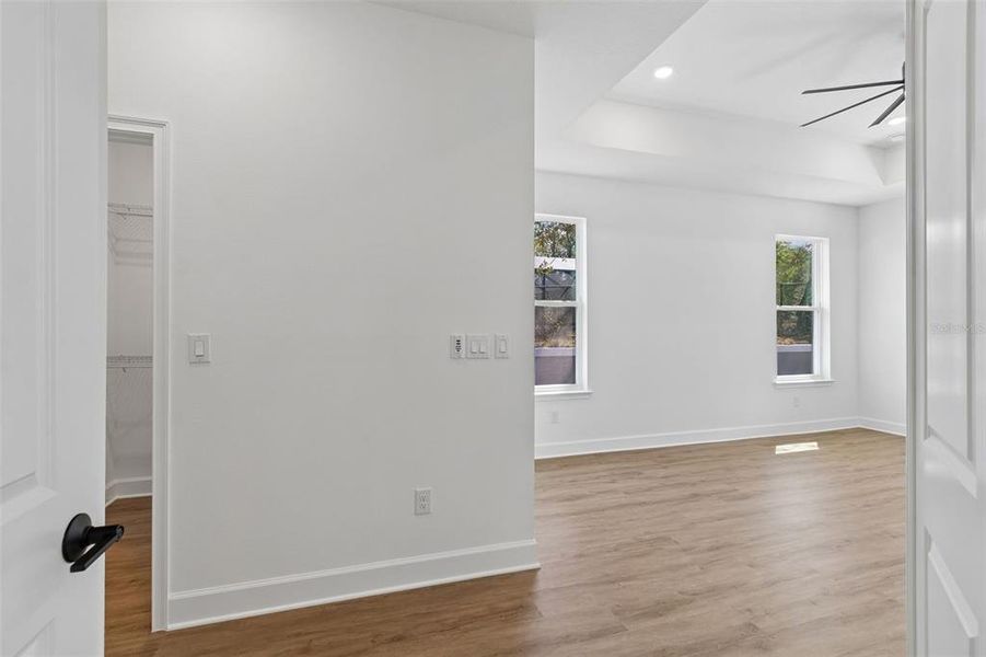 Spacious, unfurnished interior of a new home in , Weeki Wachee (Image 68).