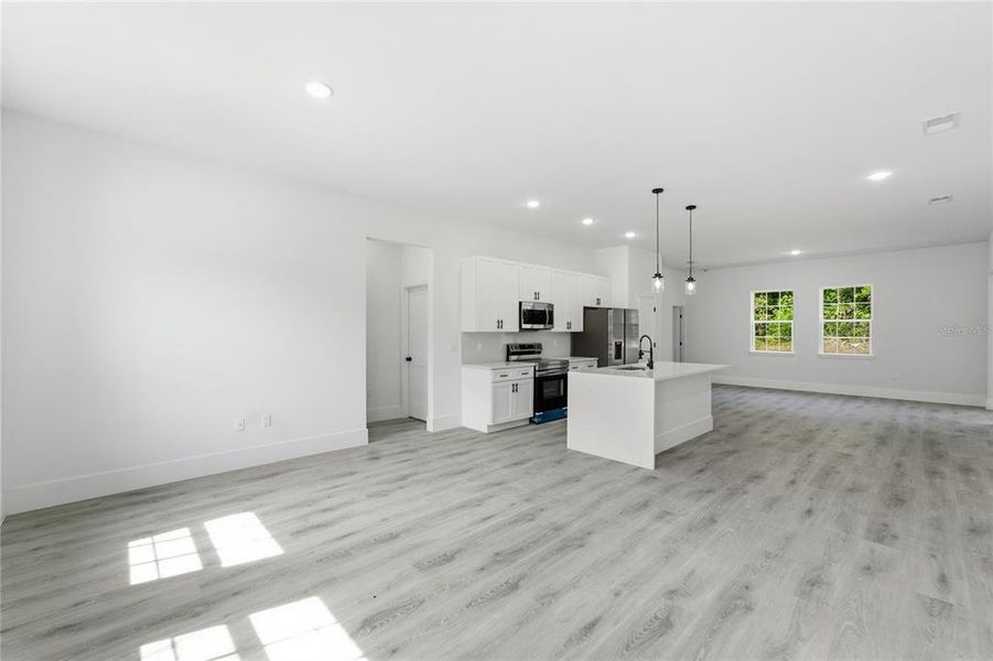 Spacious, unfurnished interior of a new home in , Dunnellon (Image 26).