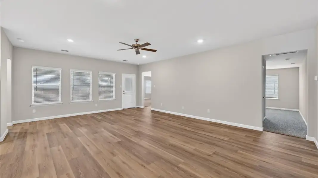 Spacious, unfurnished interior of a new home in Parkerville Meadows, DeSoto (Image 11).
