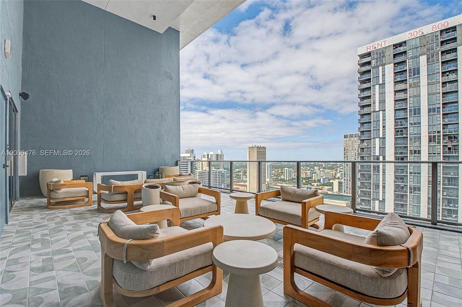 Condo located in Miami, FL showcasing its design and architecture (Image 3).