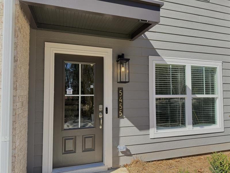 Exterior details and patio area of a home in Magnolia Grove, Mableton (Image 2).