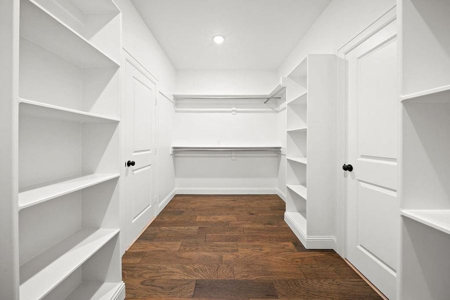 Spacious, unfurnished interior of a new home in , Tyler (Image 30).