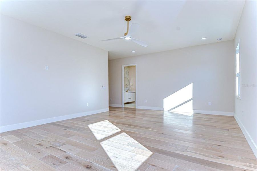Spacious, unfurnished interior of a new home in , Tampa (Image 71).
