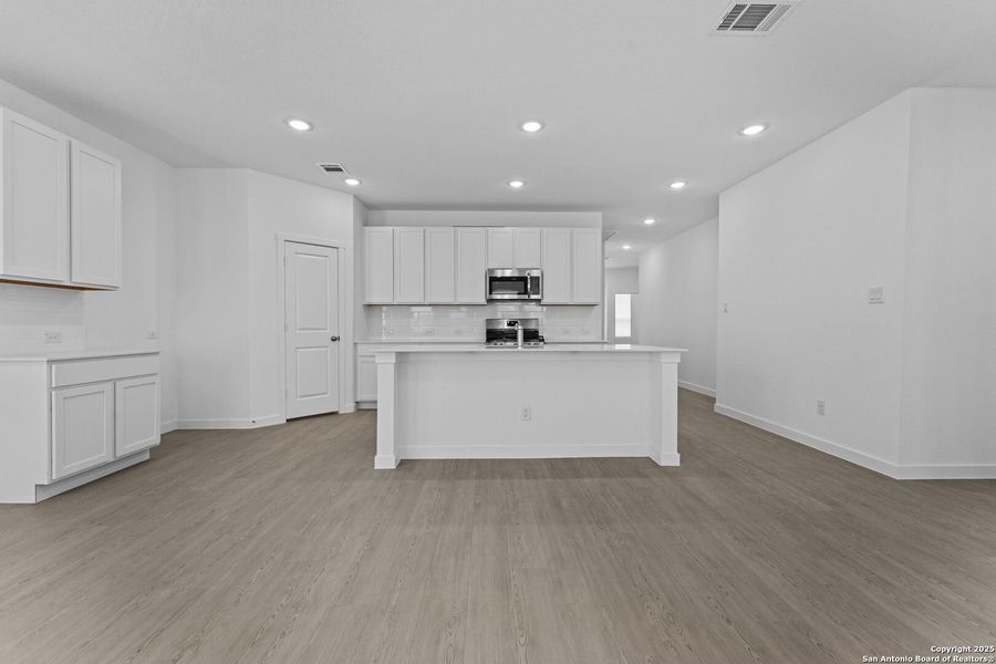 Spacious, unfurnished interior of a new home in Hidden Trails: Coastline Collection, Bulverde (Image 20). Spacious, unfurnished interior of a new home in Hidden Trails: Coastline Collection, Bulverde (Image 20).