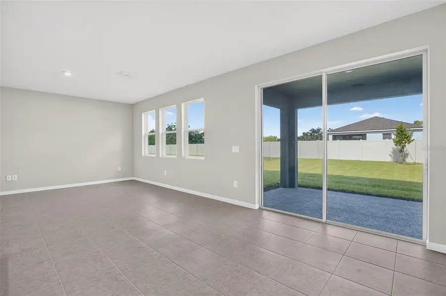 Spacious, unfurnished interior of a new home in Sanderling, Palmetto (Image 21).