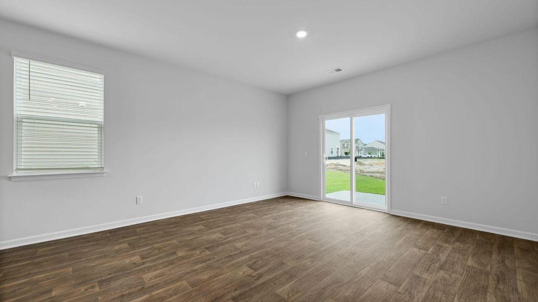 Spacious, unfurnished interior of a new home in , Summerville (Image 13).