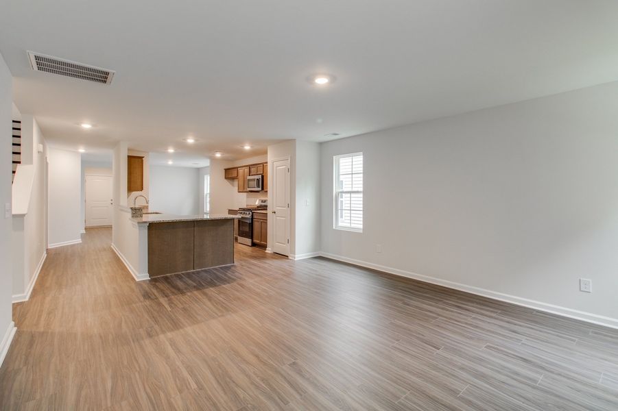Spacious, unfurnished interior of a new home in Ellington, Elgin (Image 33).