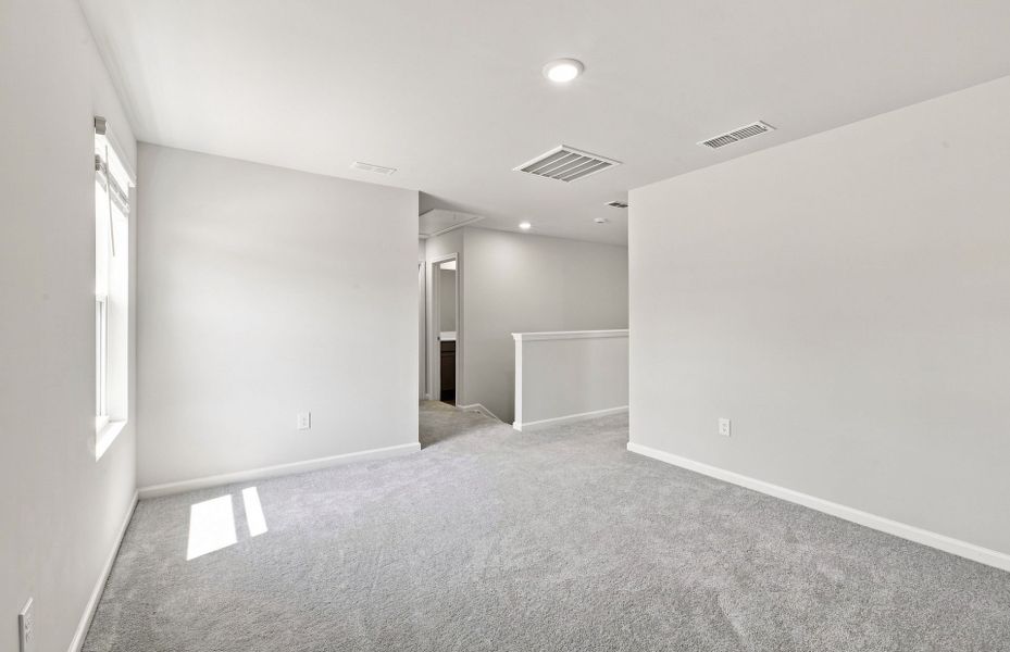 Spacious, unfurnished interior of a new home in Westford, Sanford (Image 26).