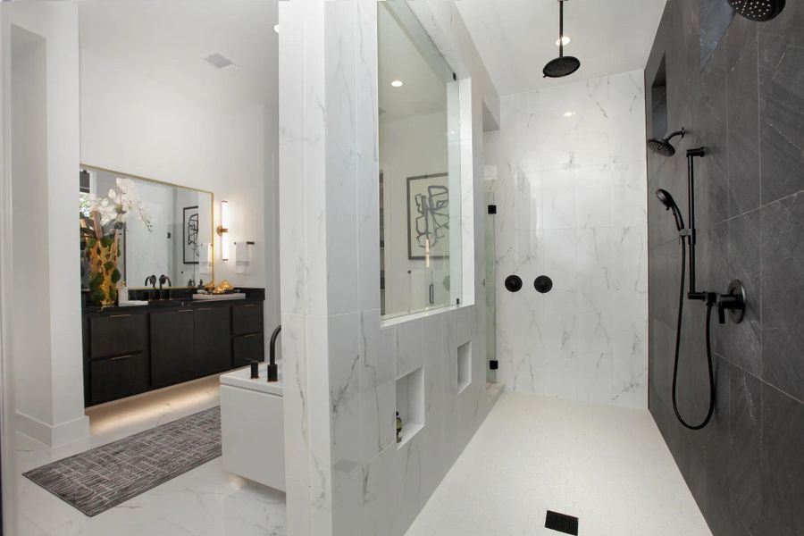 The Lynmar II Primary Bath