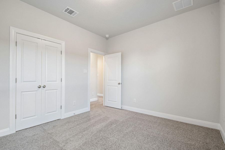 Spacious, unfurnished interior of a new home in 6 Creeks, Kyle (Image 18).