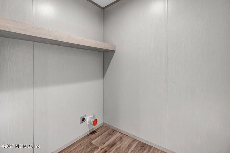 Spacious, unfurnished interior of a new home in , Middleburg (Image 35). Spacious, unfurnished interior of a new home in , Middleburg (Image 35).