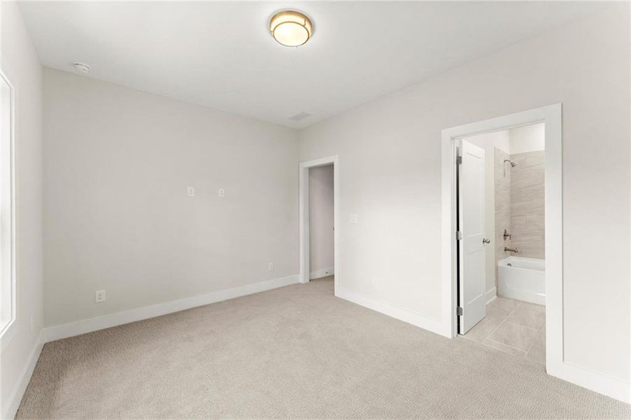 Spacious, unfurnished interior of a new home in Hillgrove Preserve, Powder Springs (Image 38).