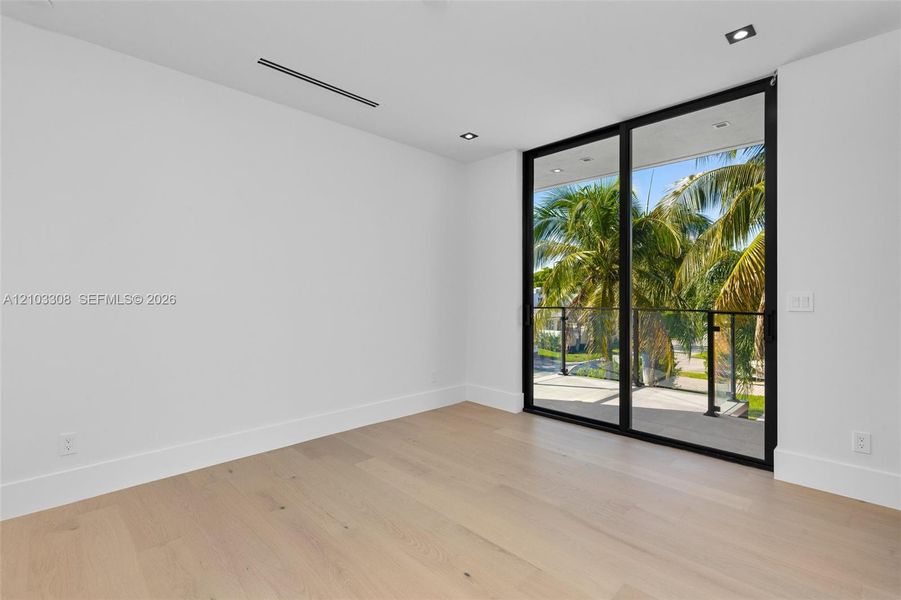 Spacious, unfurnished interior of a new home in , Fort Lauderdale (Image 22). Spacious, unfurnished interior of a new home in , Fort Lauderdale (Image 22).