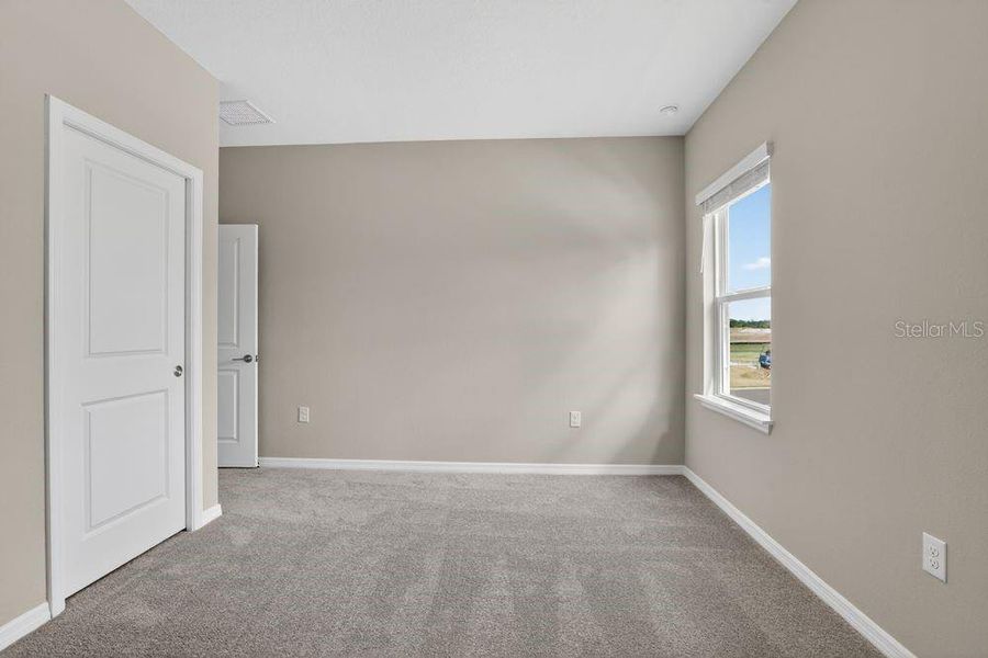 Spacious, unfurnished interior of a new home in Ardisia Park, New Smyrna Beach (Image 21).