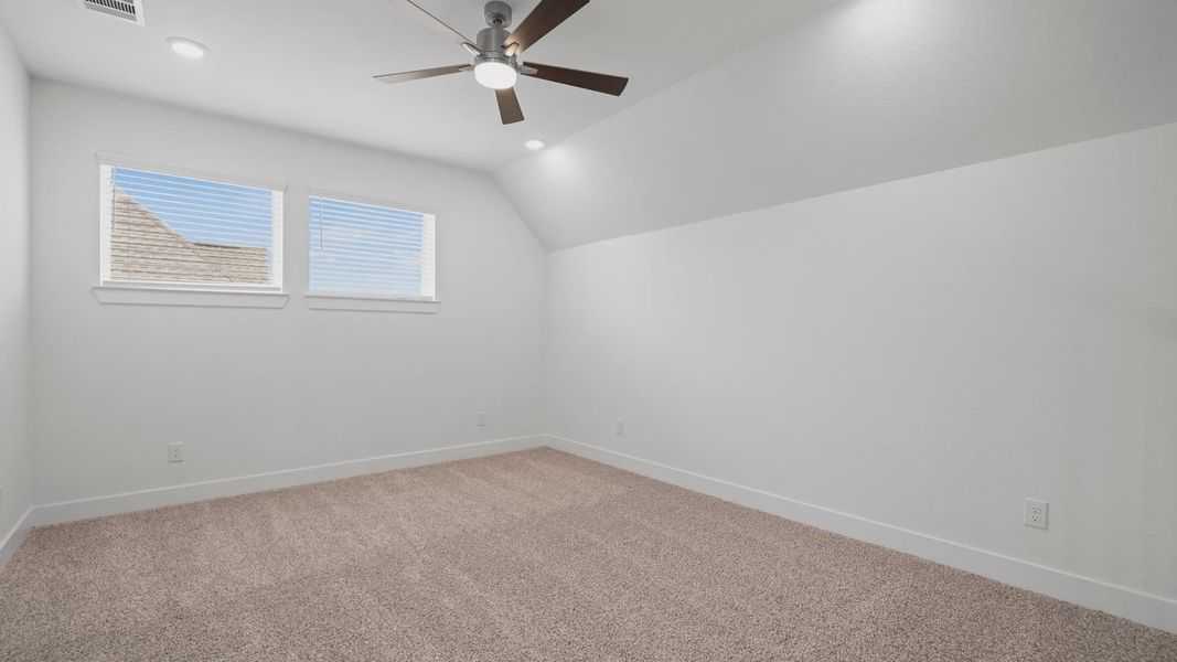 Spacious, unfurnished interior of a new home in Lakes of Cane Island, Katy (Image 23).