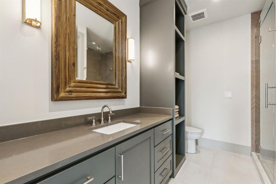 Furnished interior view inside a new home in , Malakoff (Image 26).