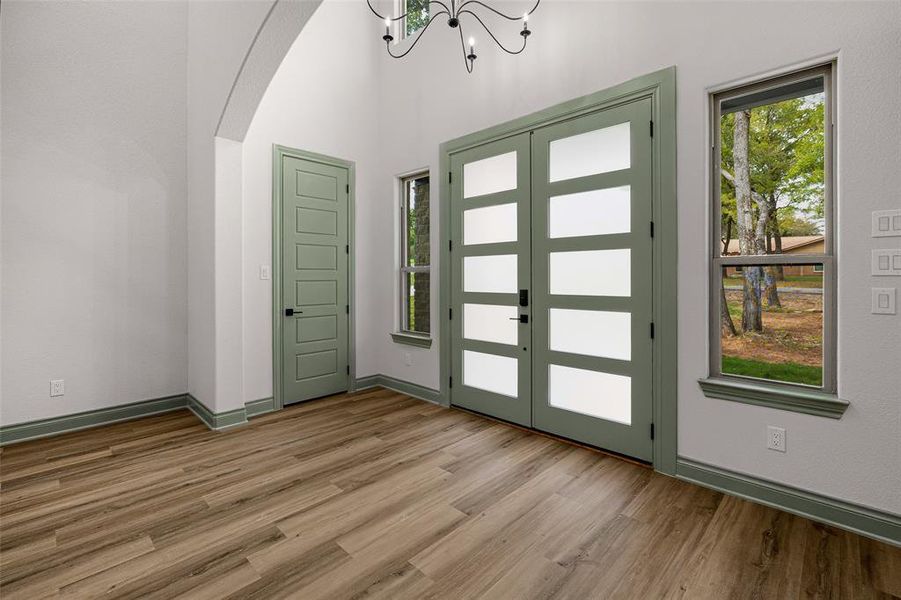 Spacious, unfurnished interior of a new home in , Granbury (Image 38).