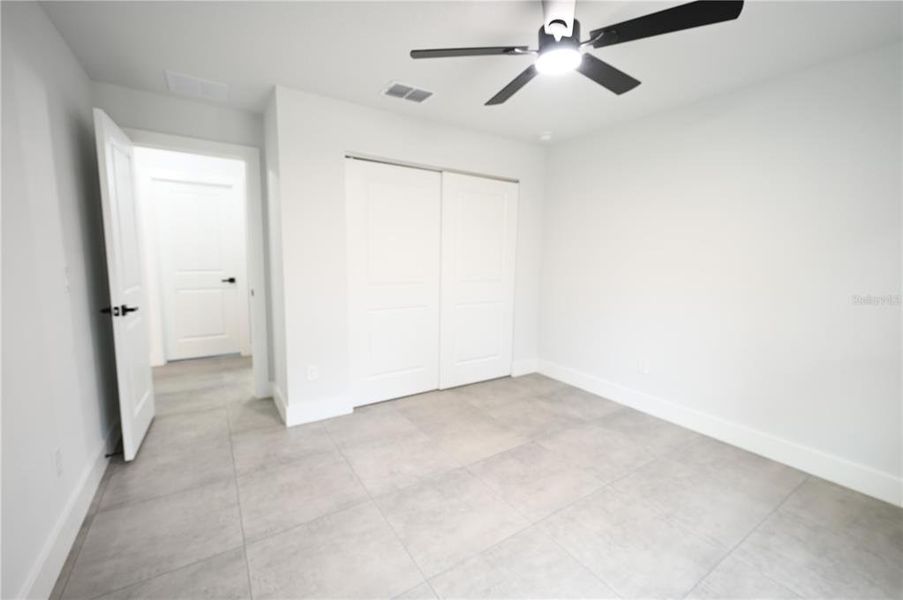Spacious, unfurnished interior of a new home in , Dunnellon (Image 20).