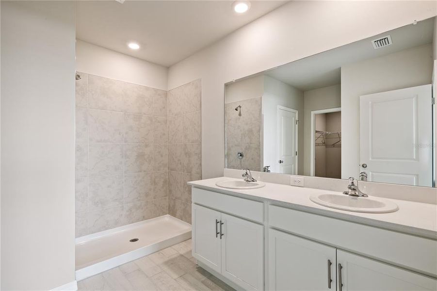 Furnished interior view inside a new home in Seagrass, Punta Gorda (Image 4).