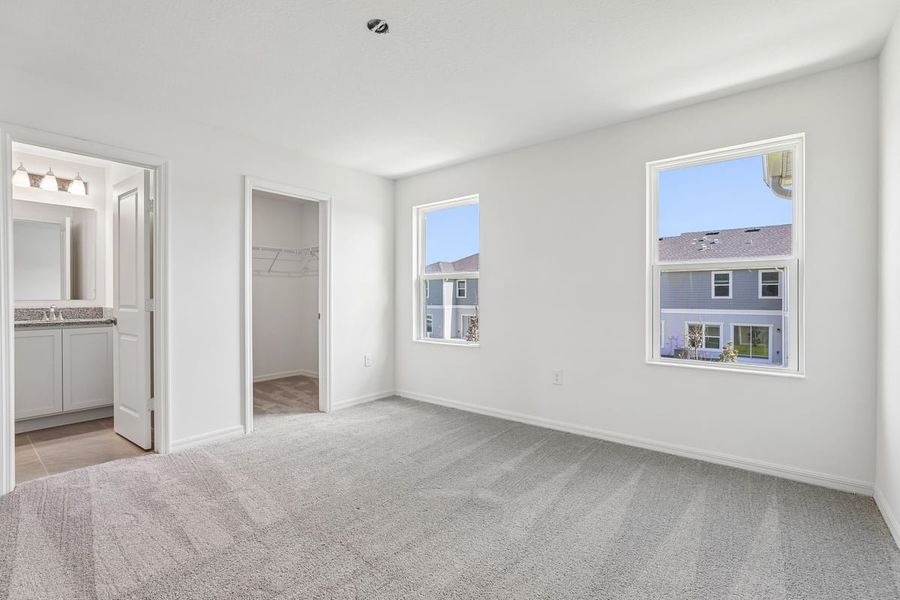 Spacious, unfurnished interior of a new home in Reserve at Forest Lake Townhomes, Lake Wales (Image 11).