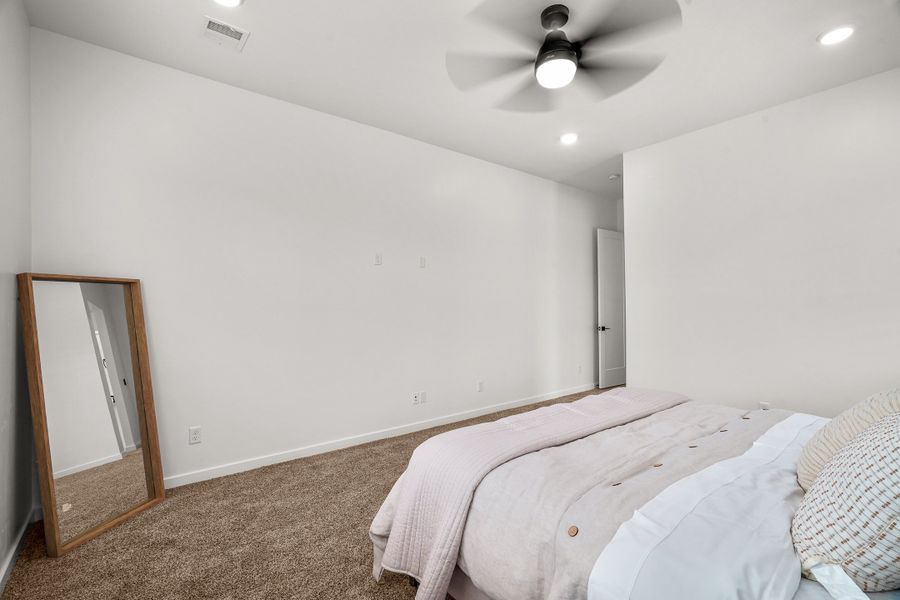 Furnished interior view inside a new home in Verdancia, El Paso (Image 33).