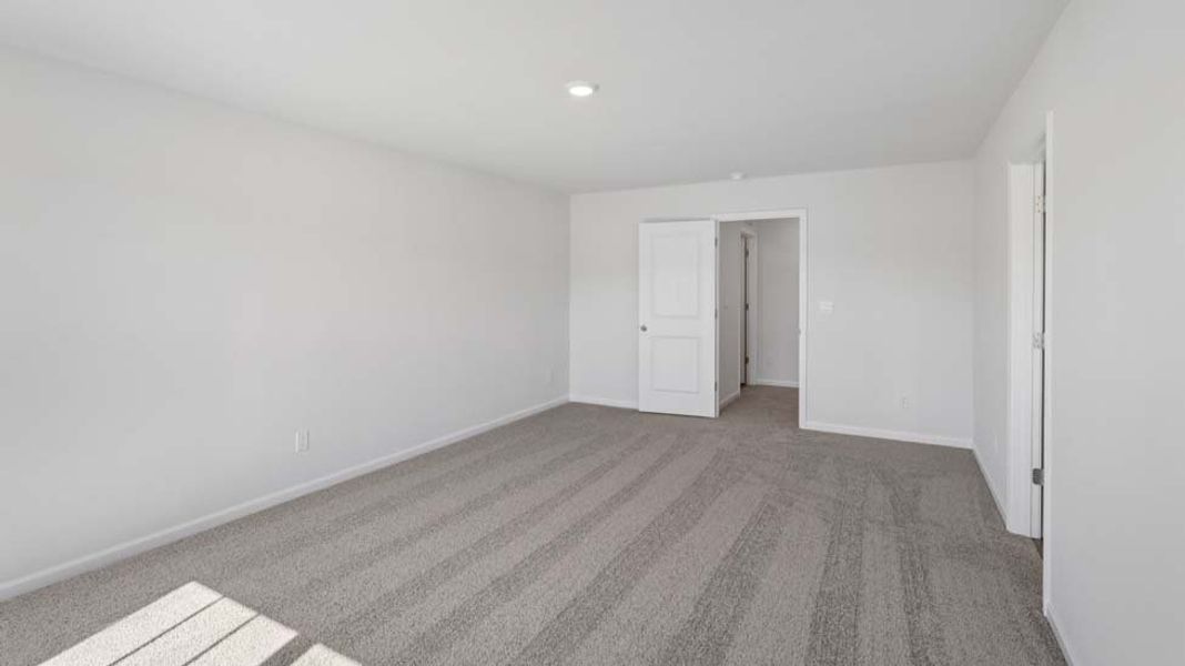 Spacious, unfurnished interior of a new home in Rydele Heights, Asheville (Image 31).